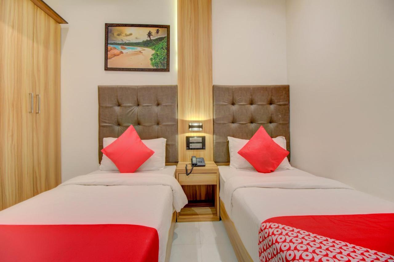 Oyo 76180 Hotel Meriton Bombaim Exterior foto